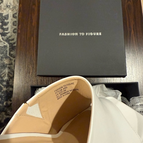 Fashion to Figure White Platform Mules - Picture 3 of 7